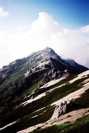 アルプスの山岳写真 ― 夏空の燕岳 ―