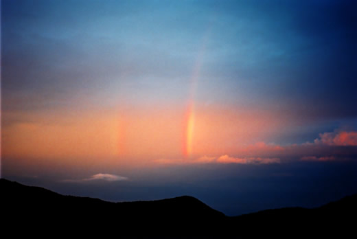 アルプスの山岳写真 ― 二重の虹 ―
