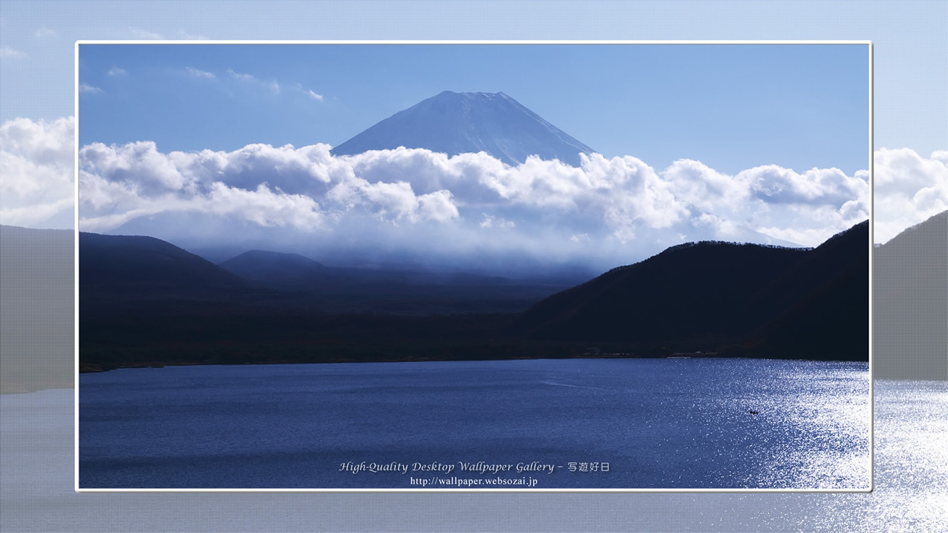 富士山の壁紙/Wallpaper of雲に浮かぶ富士山 in Fuji Lake Districti (1366×768)
